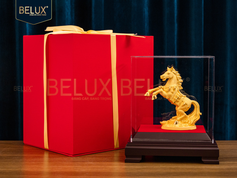 Tượng Ngựa Mã Đáo vàng cát 10x5x13cm